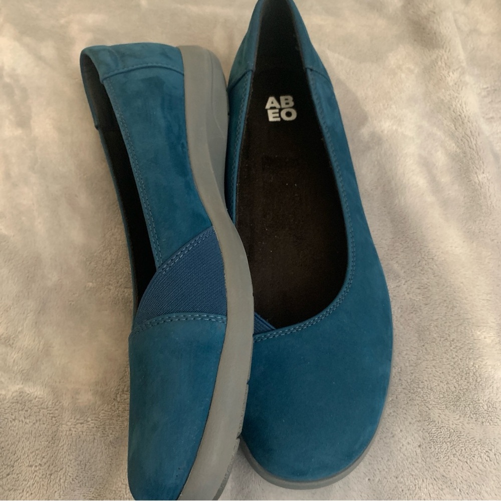 ABEO Women's Blue Flats leather 9.5 fits close to 10